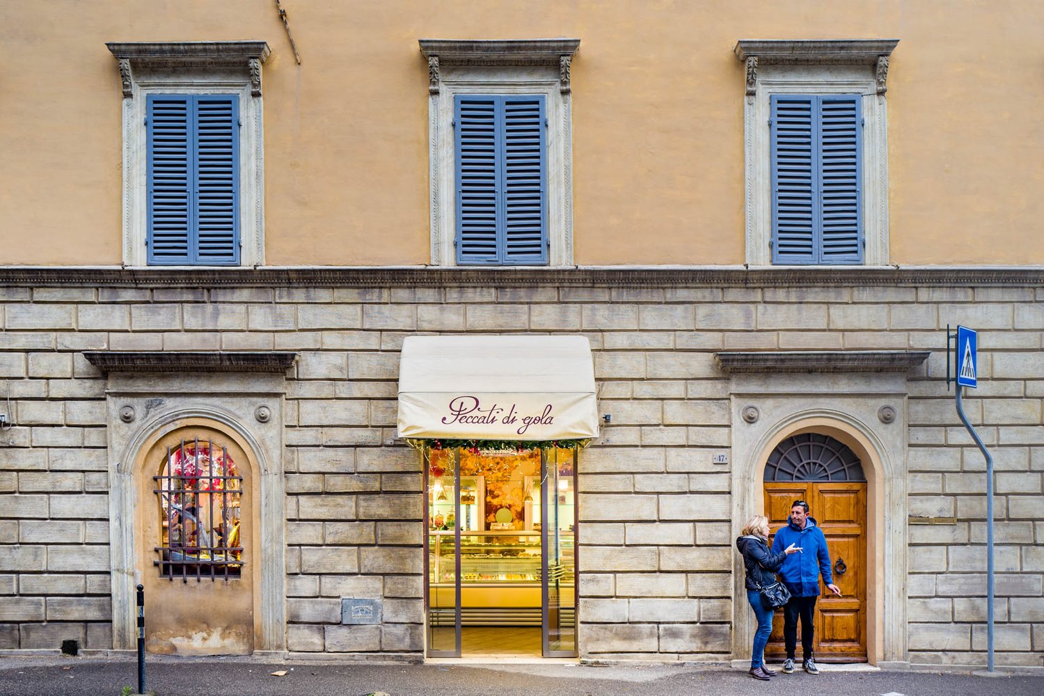 Our first stop in town was, of course a pasticceria