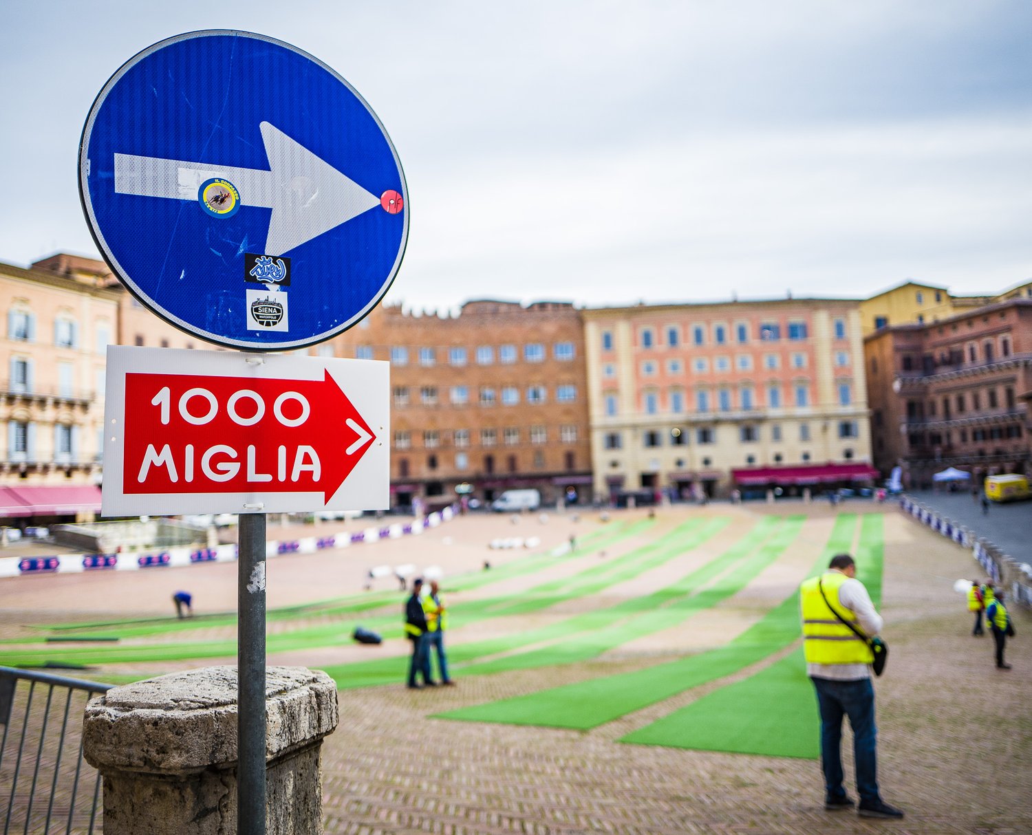  There was nothing much going on, and the cars weren’t scheduled to arrive for a couple of hours so I took the opportunity to walk the streets of Siena and take some photos (something I never get tired of). 
