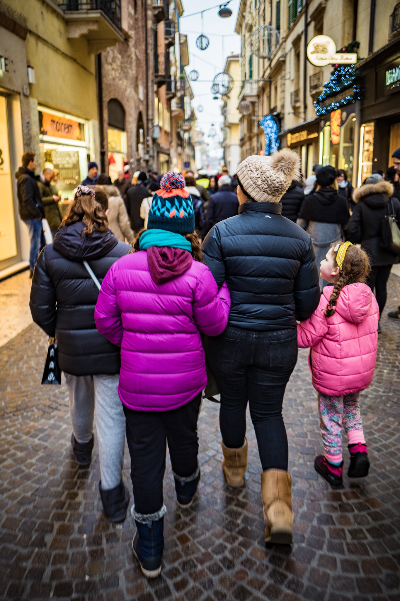 Exploring Verona streets and alleys 