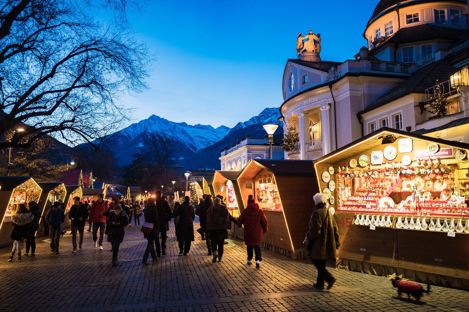 Merano Xmas Markets, one of my favourites with the sunset setting by the lake. Bliss! 