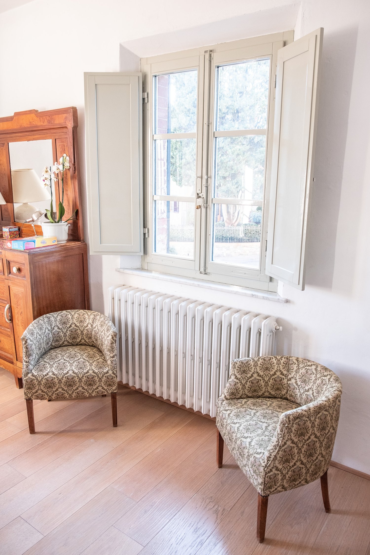  Those chairs by the window…just gorgeous.  