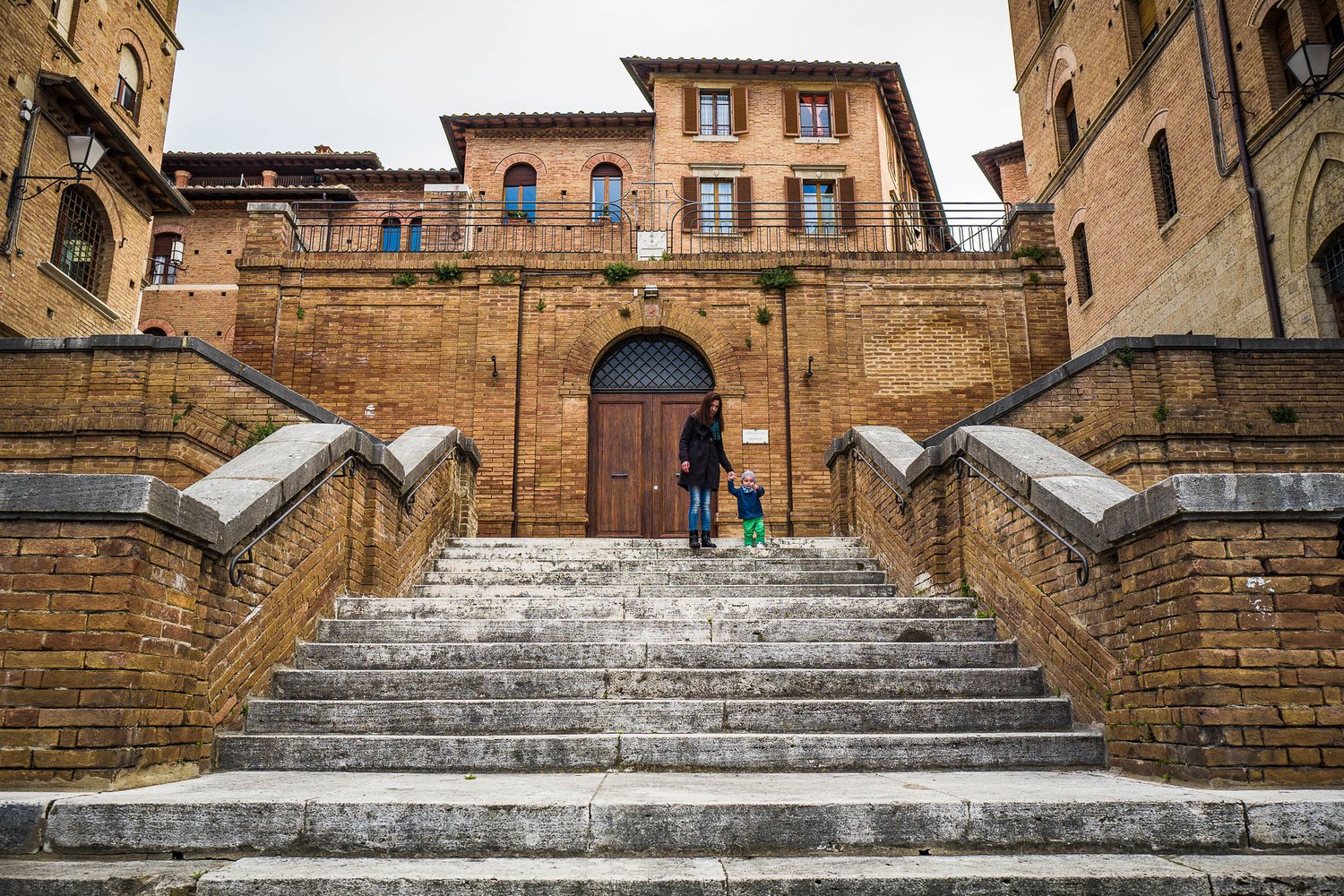  There are 17 contrada (regions) of the city and each one has it’s own flags and chandeliers, which are put up for special occasions. There were all out for the 1000 Miglia. 