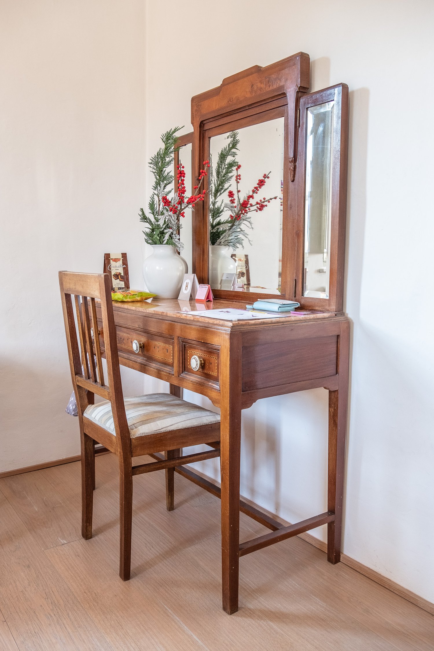  Hayley’s dressing table…. 